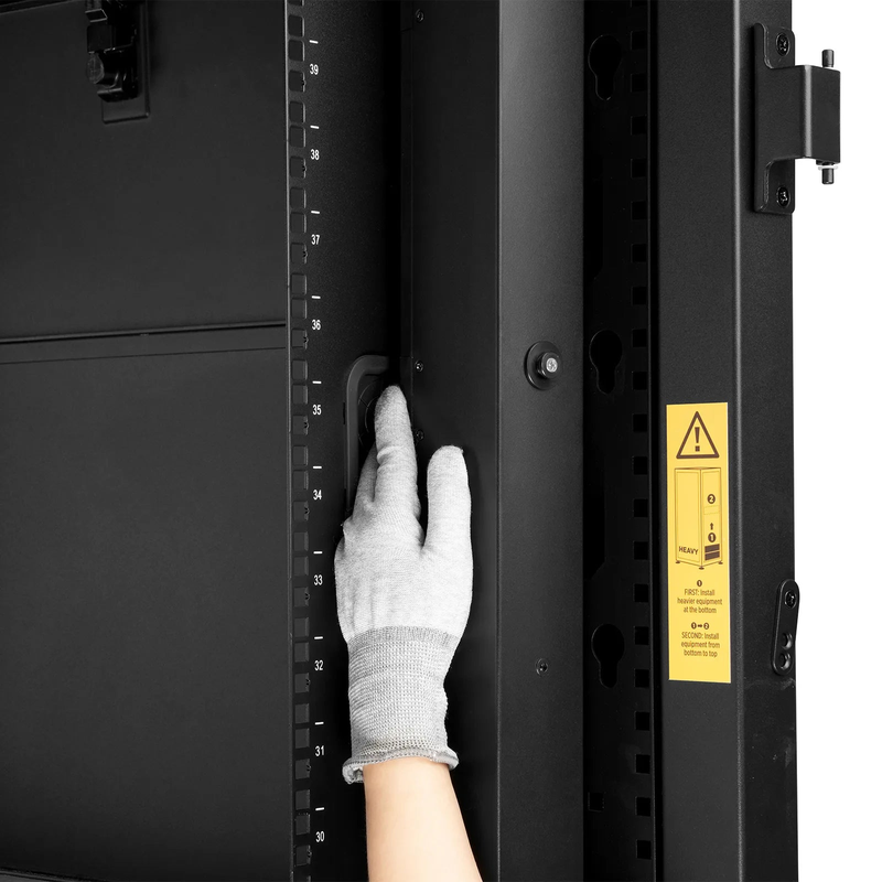 SFPS 23kW 3-Phase 32A/415V Switched Rack PDU, 21 x C13 & 3 x C19 Outlets, IEC309 32A 3P+N+PE Plug, 10ft Cord, 0U Vertical SFPS
